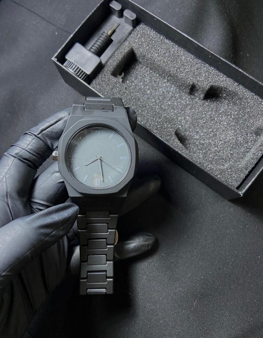 reloj arabe gris